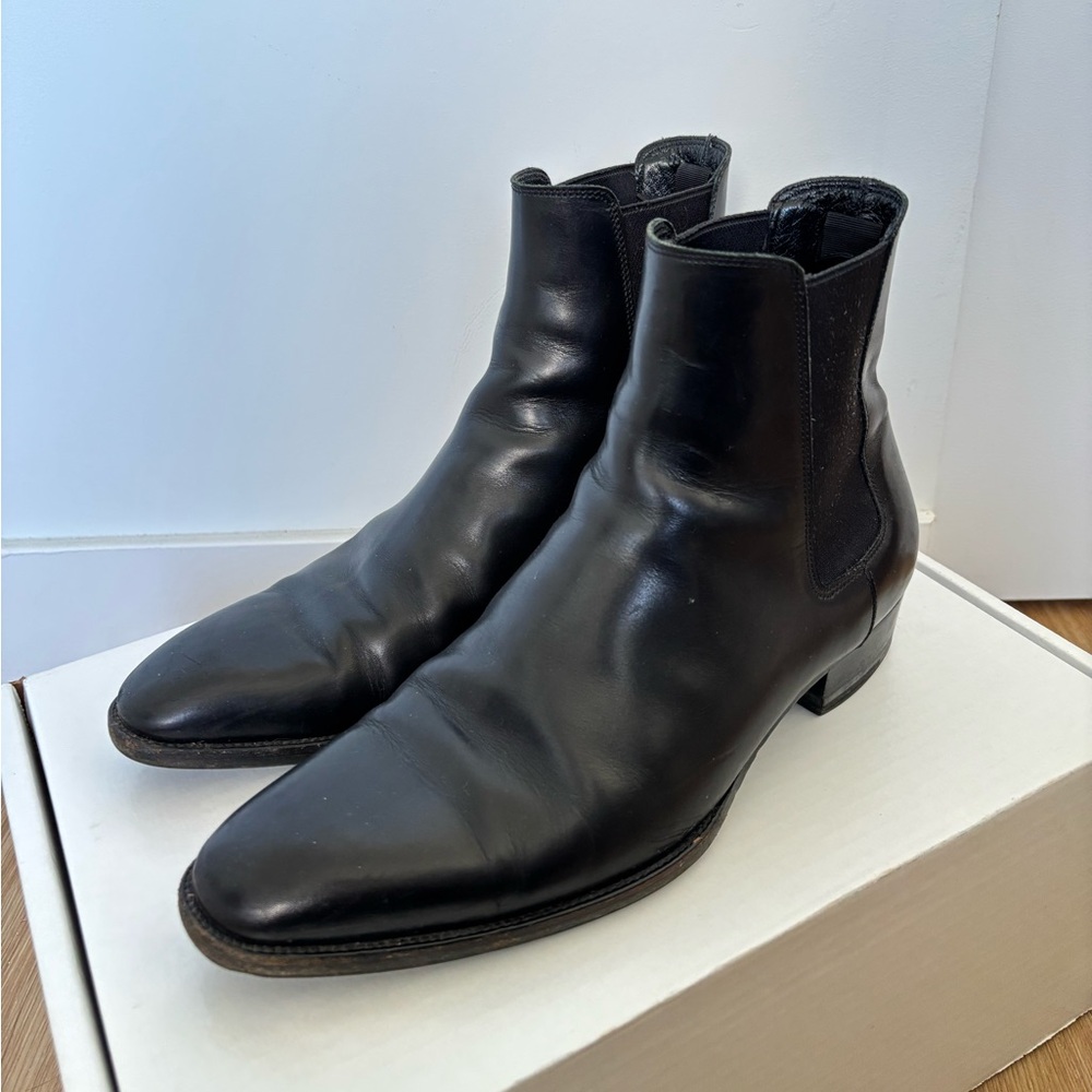 Saint Laurent Paris Wyatt Chelsea Boots in Smooth Leather - Picture 3 of 8